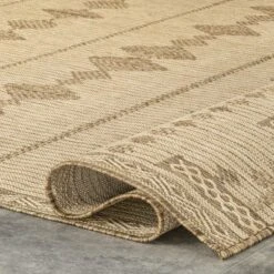 NuLOOM Alexandra Aztec Indoor And Outdoor Area Rug 10 NuLOOM Alexandra Aztec Indoor And Outdoor Area Rug -Home Furnishing Store GUEST 323bfa0d 69b8 4463 97c8 97aea55b5cc4