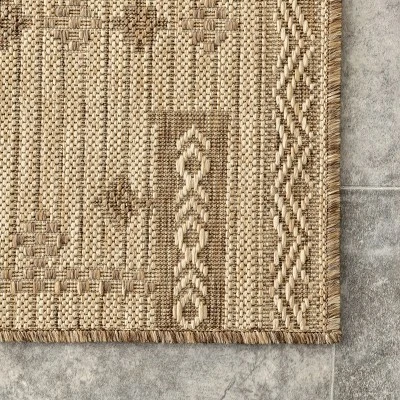 NuLOOM Alexandra Aztec Indoor And Outdoor Area Rug 4 NuLOOM Alexandra Aztec Indoor And Outdoor Area Rug - Image 4