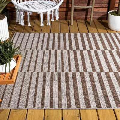 Sukie Modern Offset Stripe Indoor/Outdoor Area Rug - JONATHAN Y 5 Sukie Modern Offset Stripe Indoor/Outdoor Area Rug - JONATHAN Y - Image 5