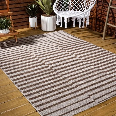 Sukie Modern Offset Stripe Indoor/Outdoor Area Rug - JONATHAN Y 4 Sukie Modern Offset Stripe Indoor/Outdoor Area Rug - JONATHAN Y - Image 4