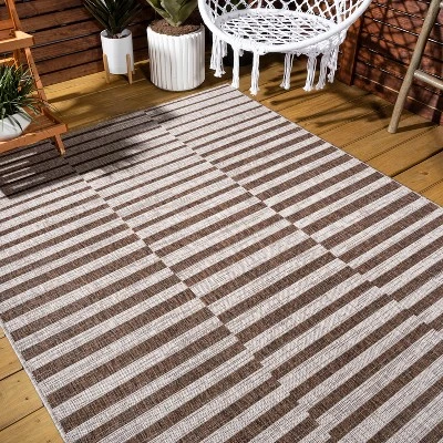 Sukie Modern Offset Stripe Indoor/Outdoor Area Rug - JONATHAN Y 6 Sukie Modern Offset Stripe Indoor/Outdoor Area Rug - JONATHAN Y - Image 6