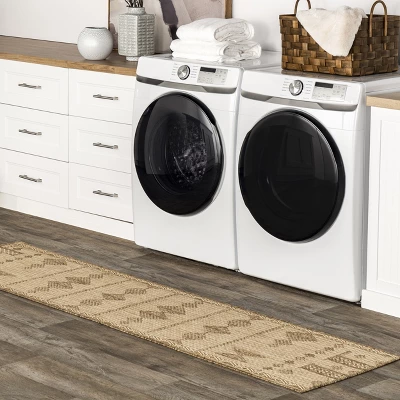 NuLOOM Alexandra Aztec Indoor And Outdoor Area Rug 1 NuLOOM Alexandra Aztec Indoor And Outdoor Area Rug